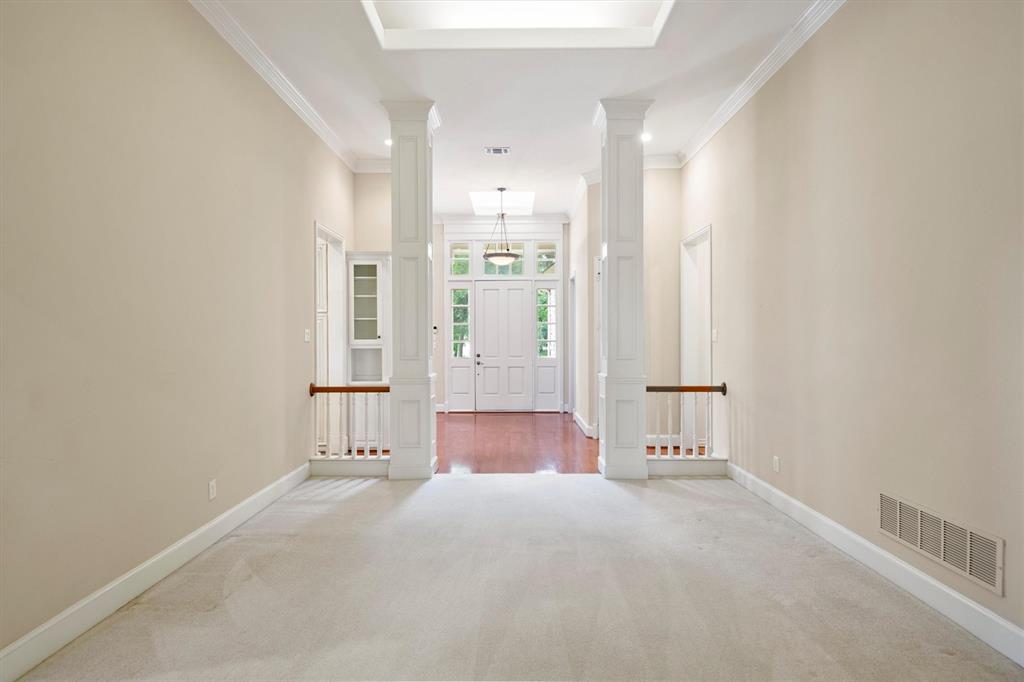2202 Somerset Property Photo 3