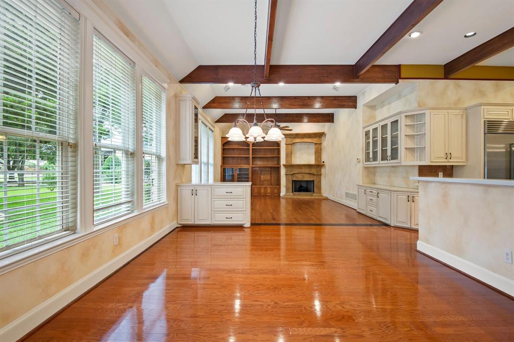 2202 Somerset Property Photo 13