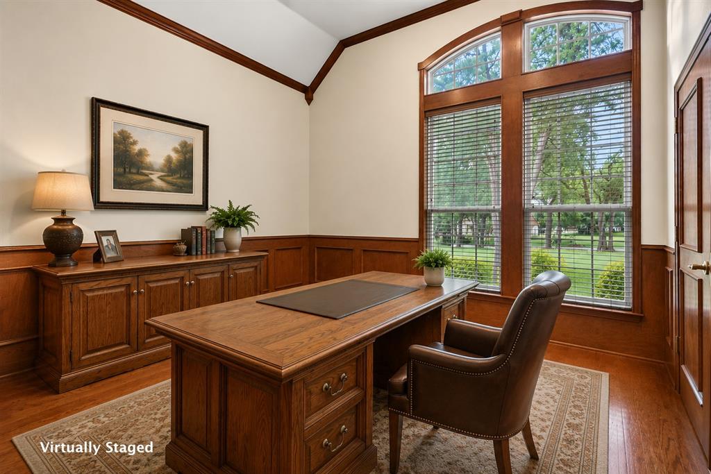 2202 Somerset Property Photo 14