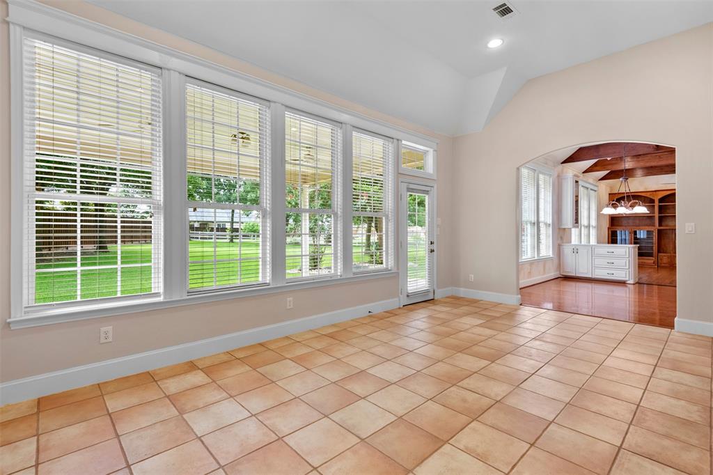 2202 Somerset Property Photo 16