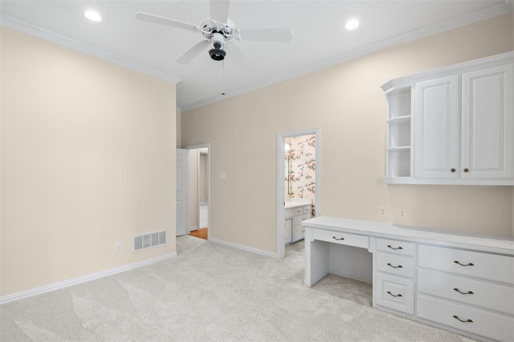 2202 Somerset Property Photo 25
