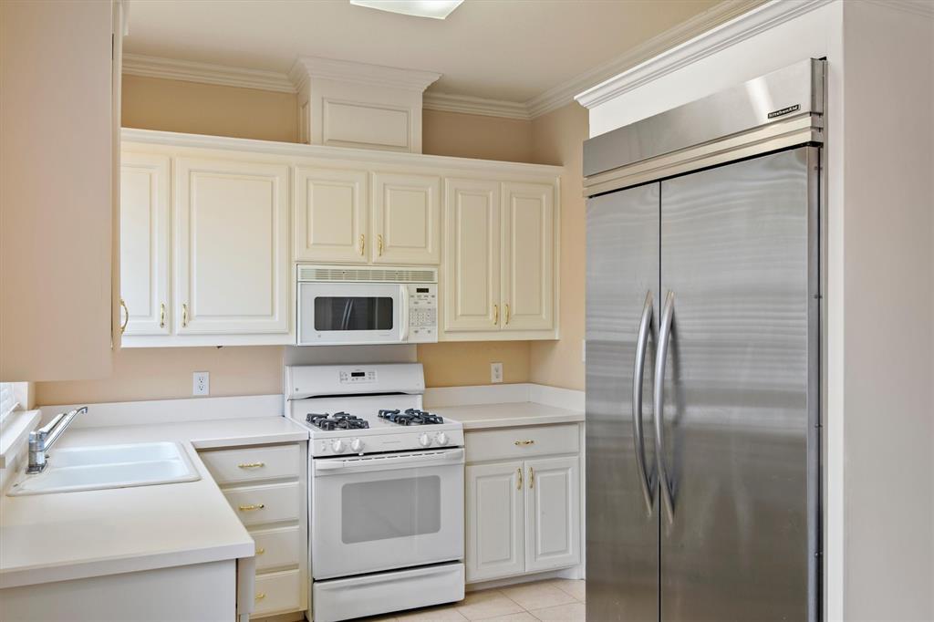 2202 Somerset Property Photo 32