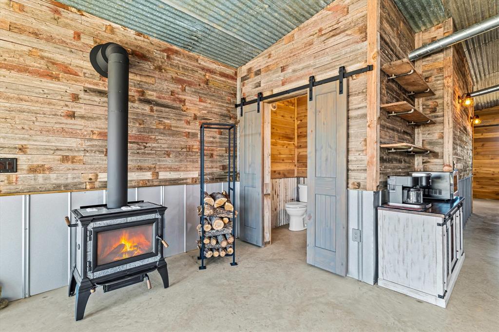 139 County Road 2156 Property Photo 8