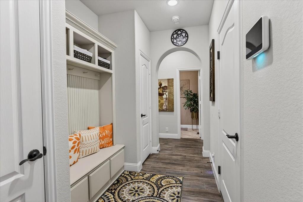 2106 Devonblue Drive Property Photo 3
