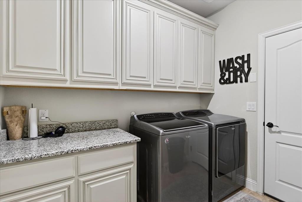 2106 Devonblue Drive Property Photo 13