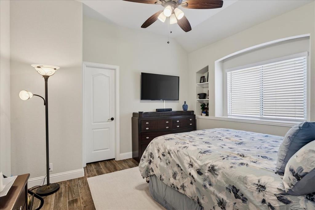 2106 Devonblue Drive Property Photo 16