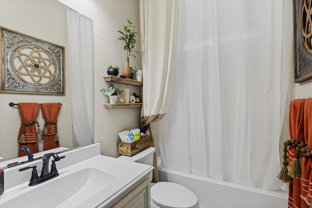 2106 Devonblue Drive Property Photo 20