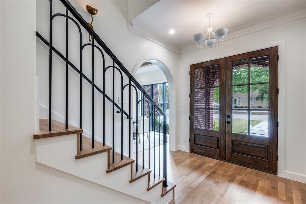 1618 Old Gate Lane Property Photo 3