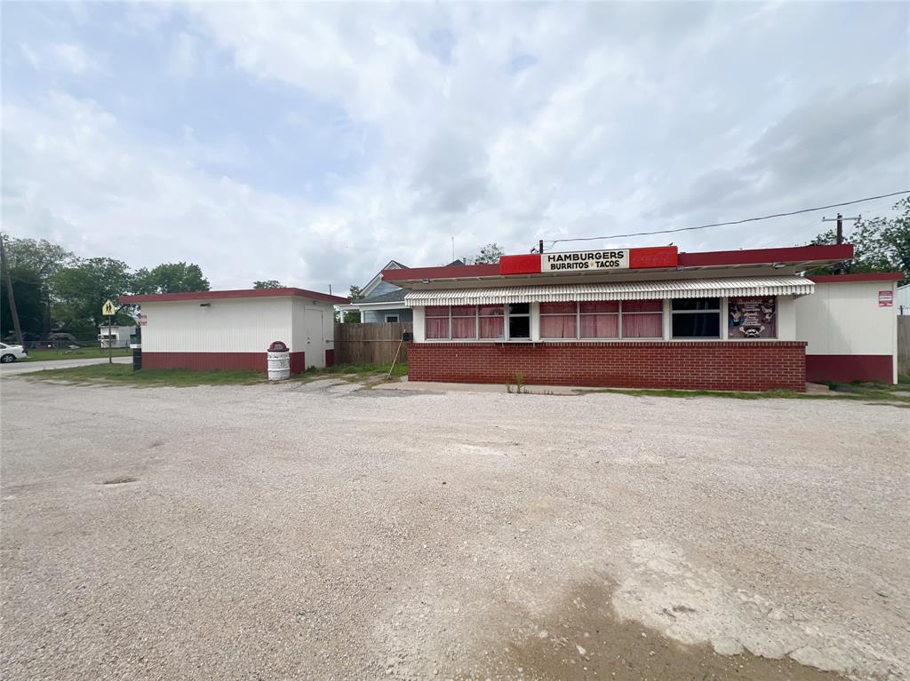 302 E Omega Street Property Photo 2