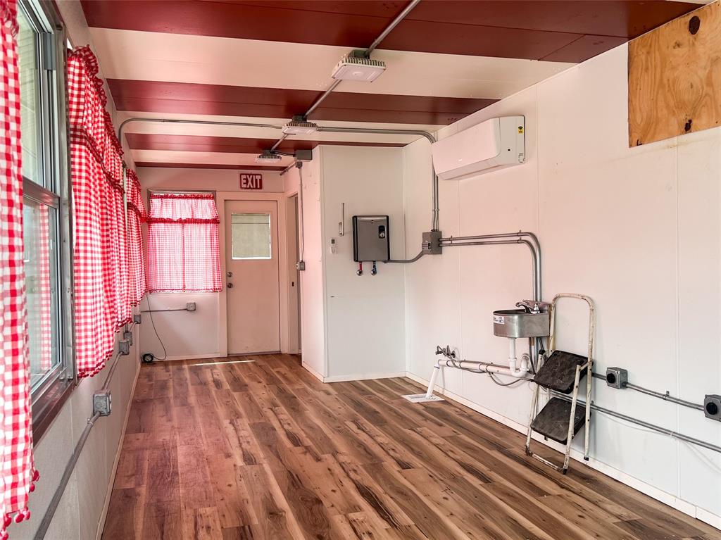 302 E Omega Street Property Photo 4