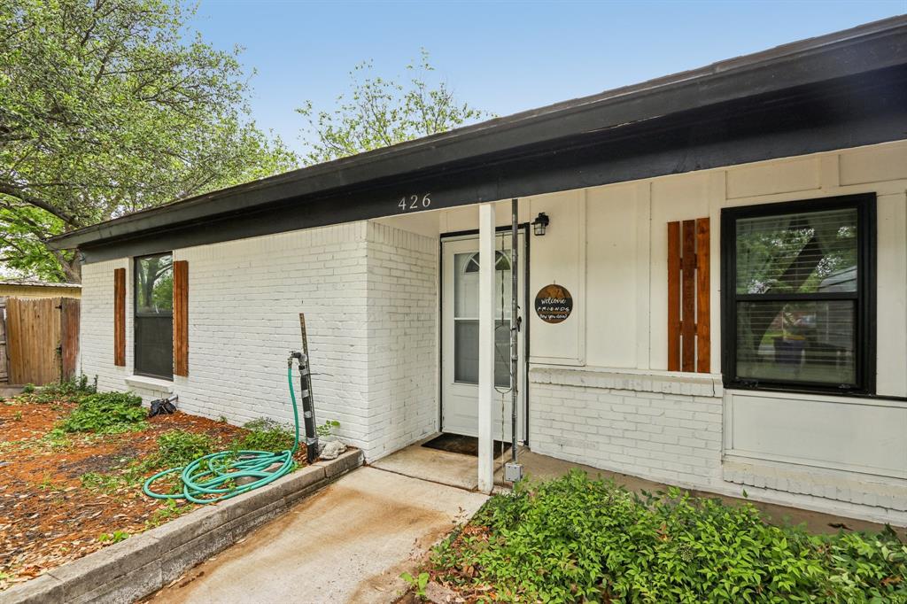 426 W Lake Street Property Photo 1
