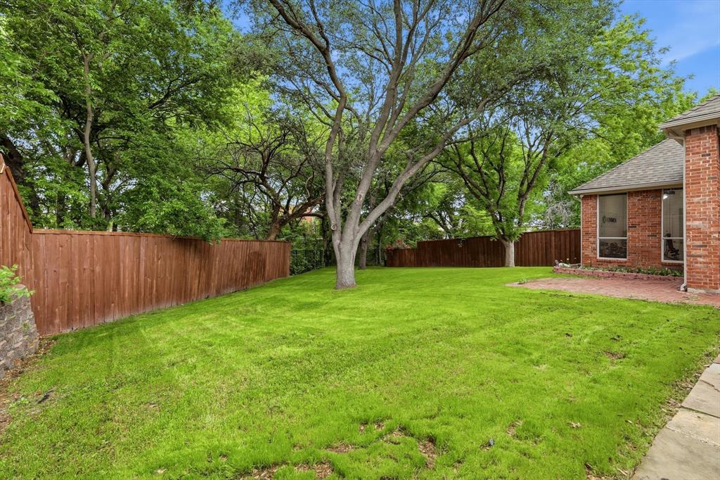 2105 Leeds Drive Property Photo 3