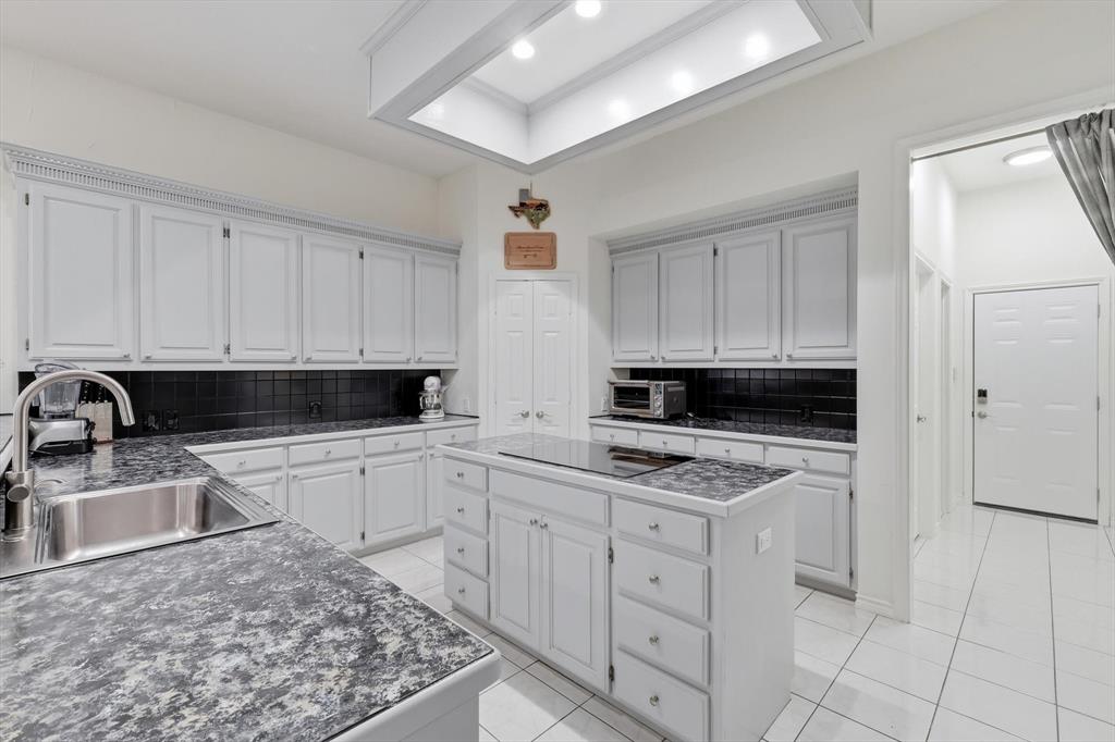 2105 Leeds Drive Property Photo 9