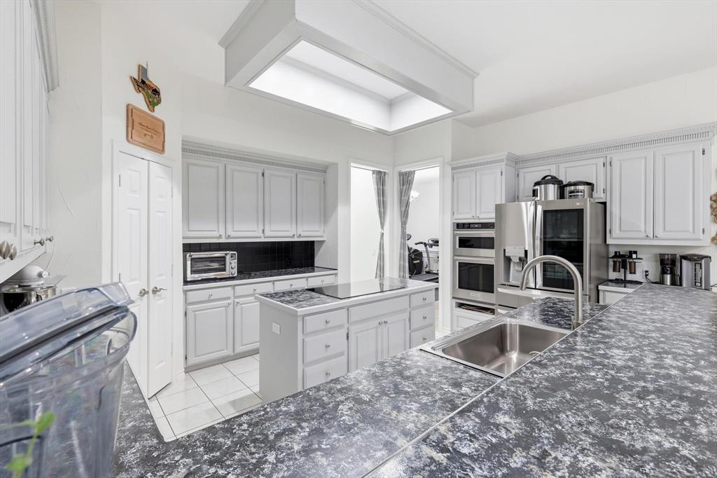 2105 Leeds Drive Property Photo 10