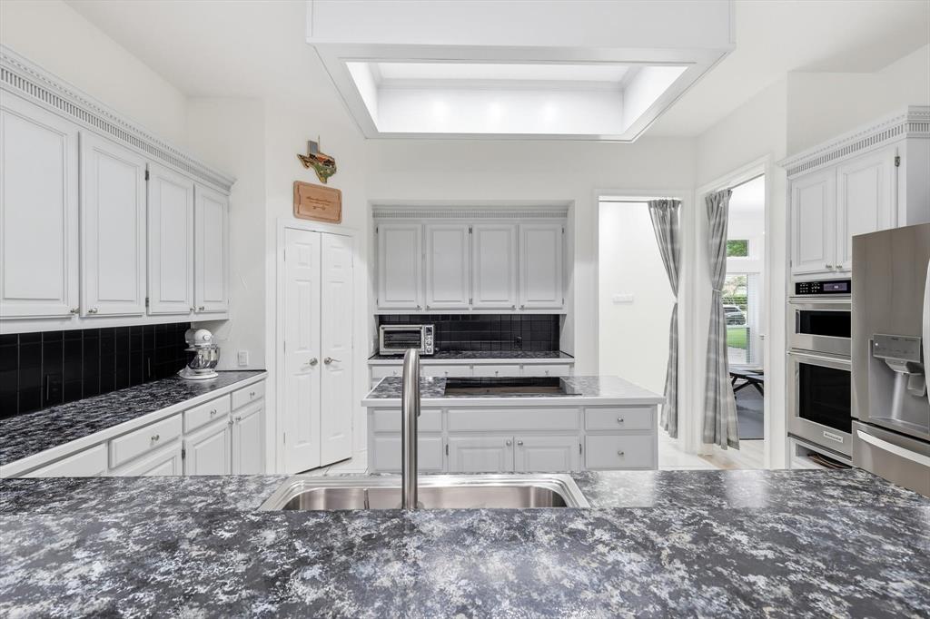 2105 Leeds Drive Property Photo 11