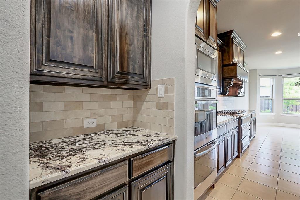 1915 Legendary Reef Way Property Photo 6