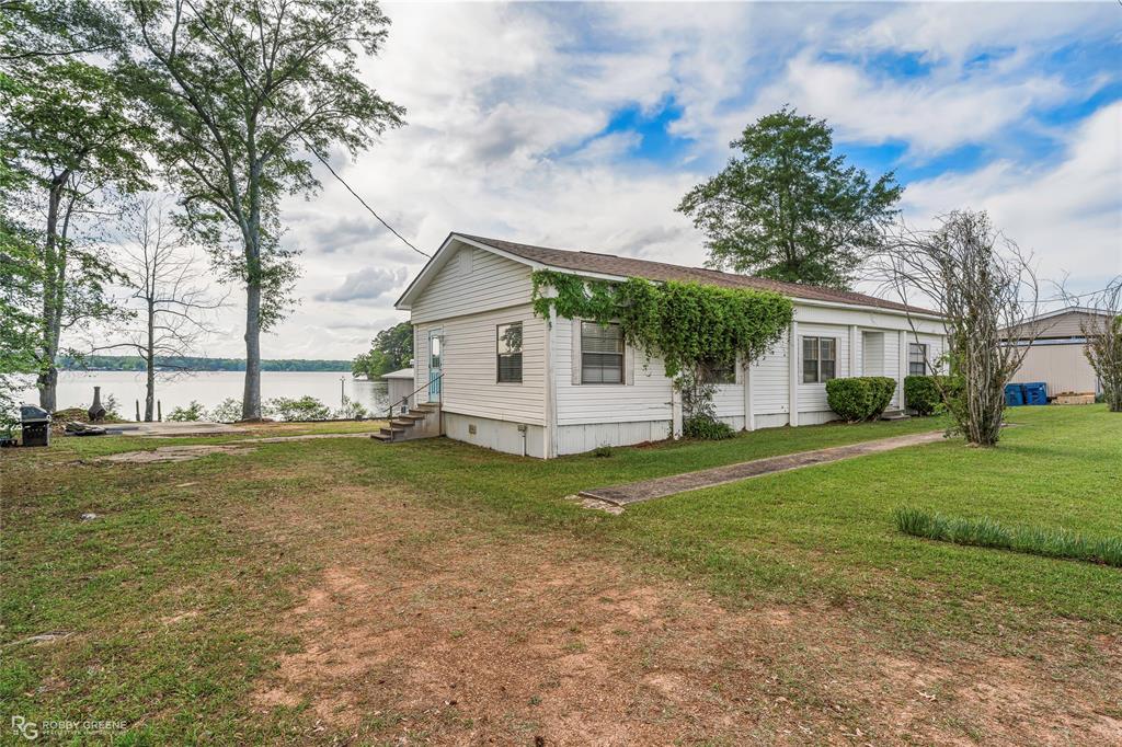 1589 Airport Loop Property Photo 5