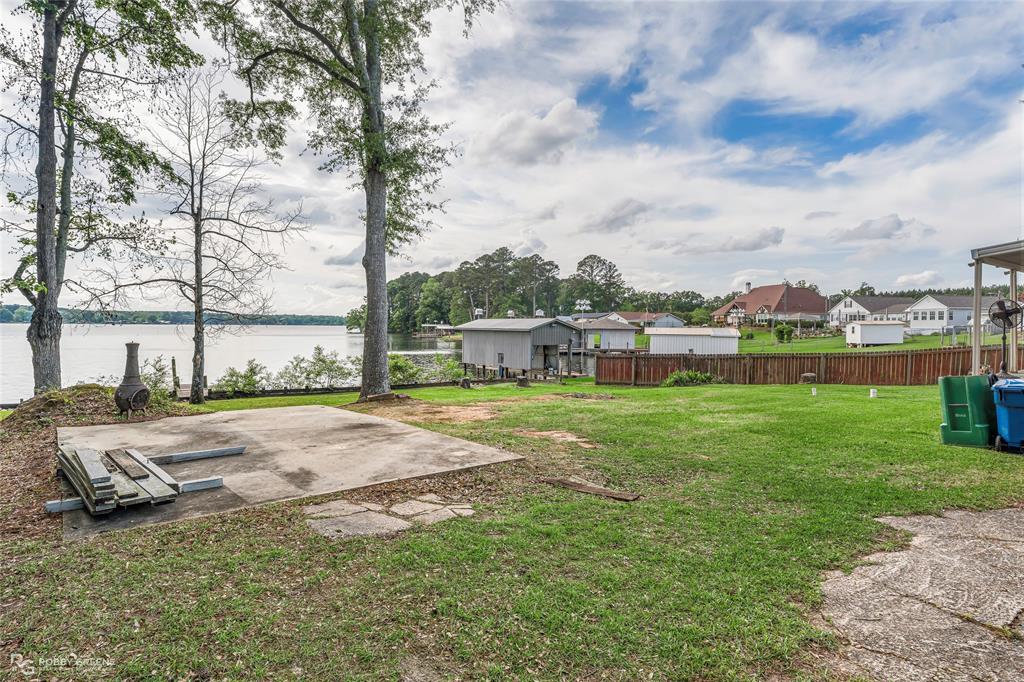 1589 Airport Loop Property Photo 6