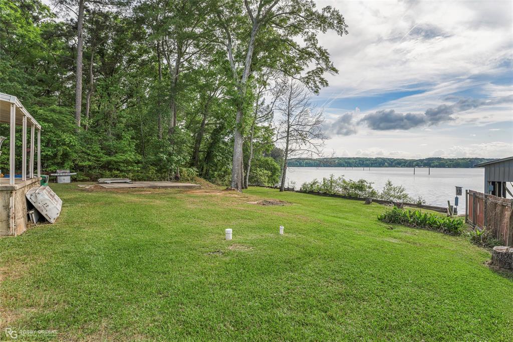 1589 Airport Loop Property Photo 8