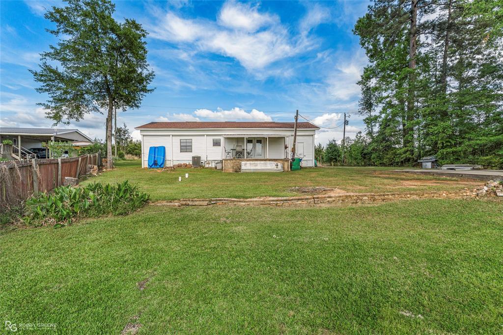1589 Airport Loop Property Photo 9