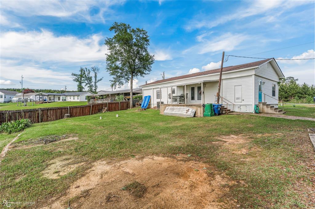 1589 Airport Loop Property Photo 12