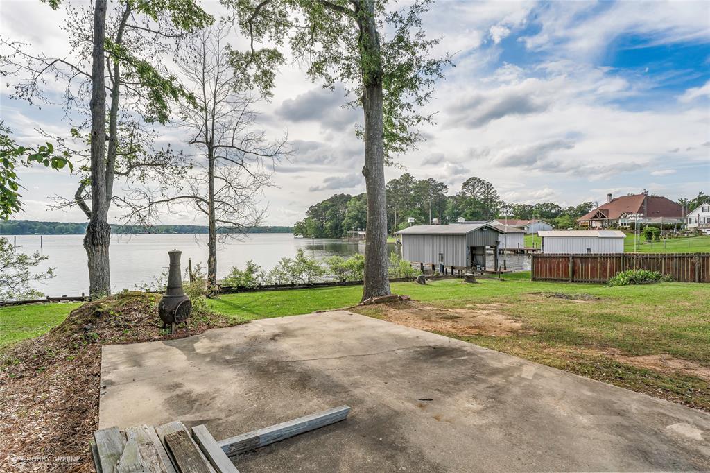 1589 Airport Loop Property Photo 13