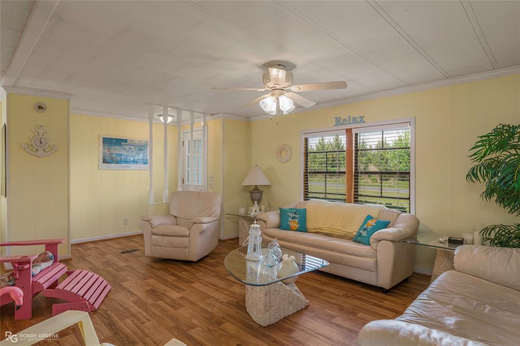1589 Airport Loop Property Photo 14