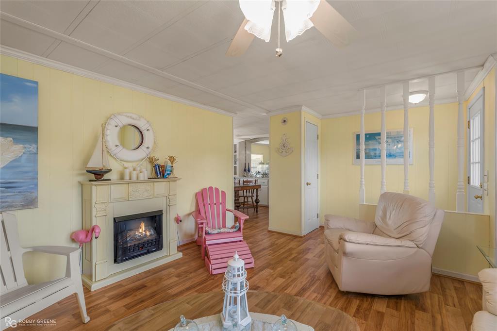 1589 Airport Loop Property Photo 15