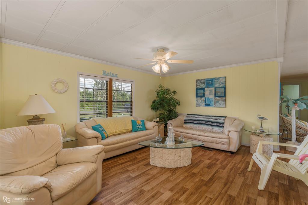 1589 Airport Loop Property Photo 16