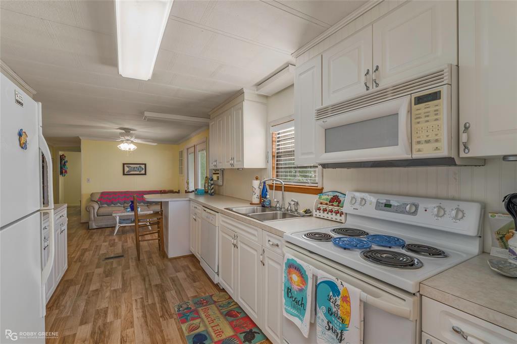1589 Airport Loop Property Photo 20