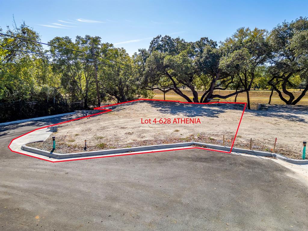 628 Athenia Drive Property Photo 3