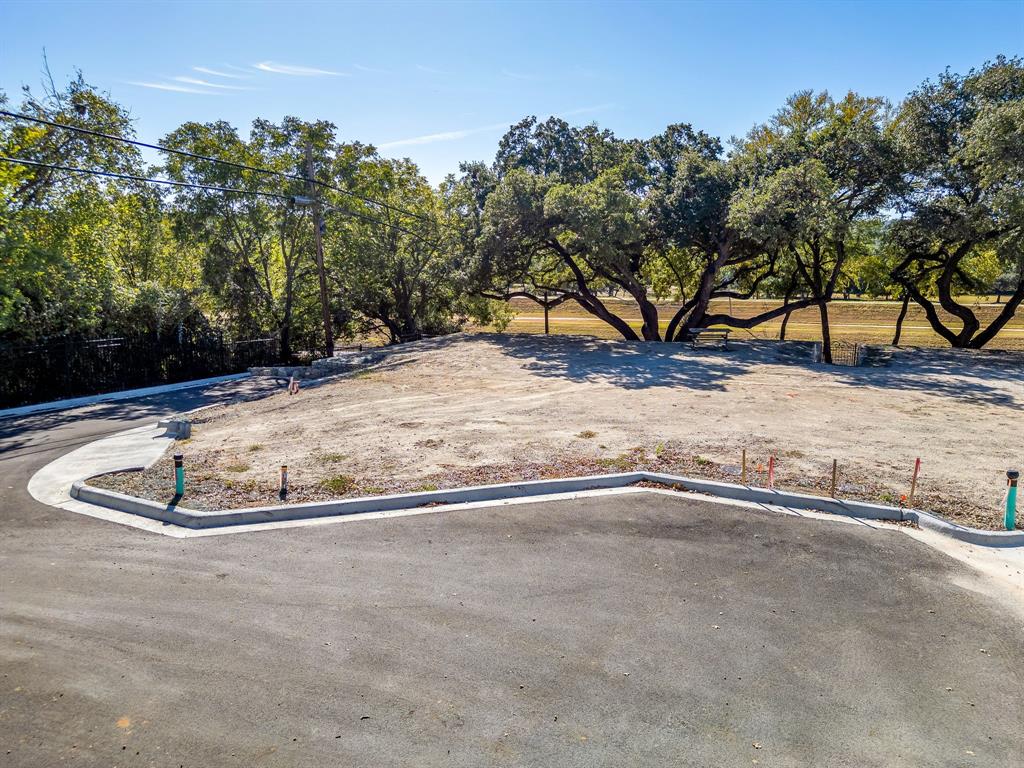 628 Athenia Drive Property Photo 4