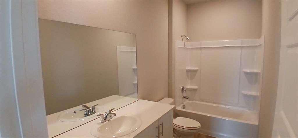 300 Perk Street Property Photo 9