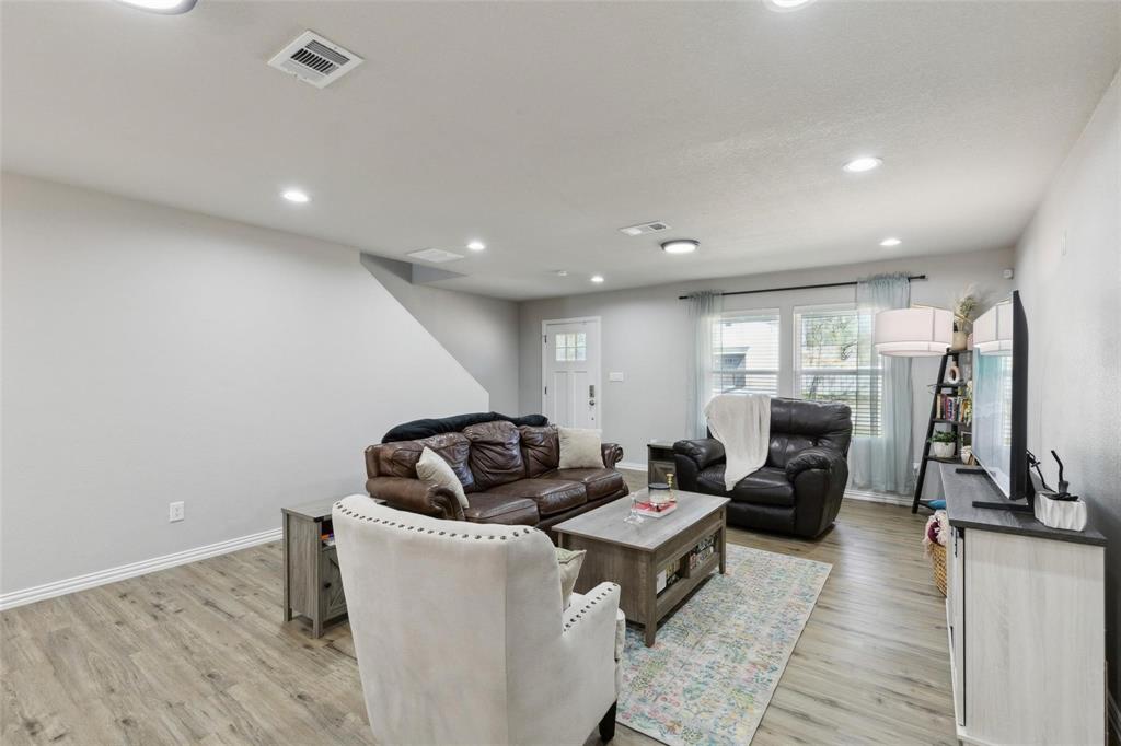 5816 Grayson Street Property Photo 4