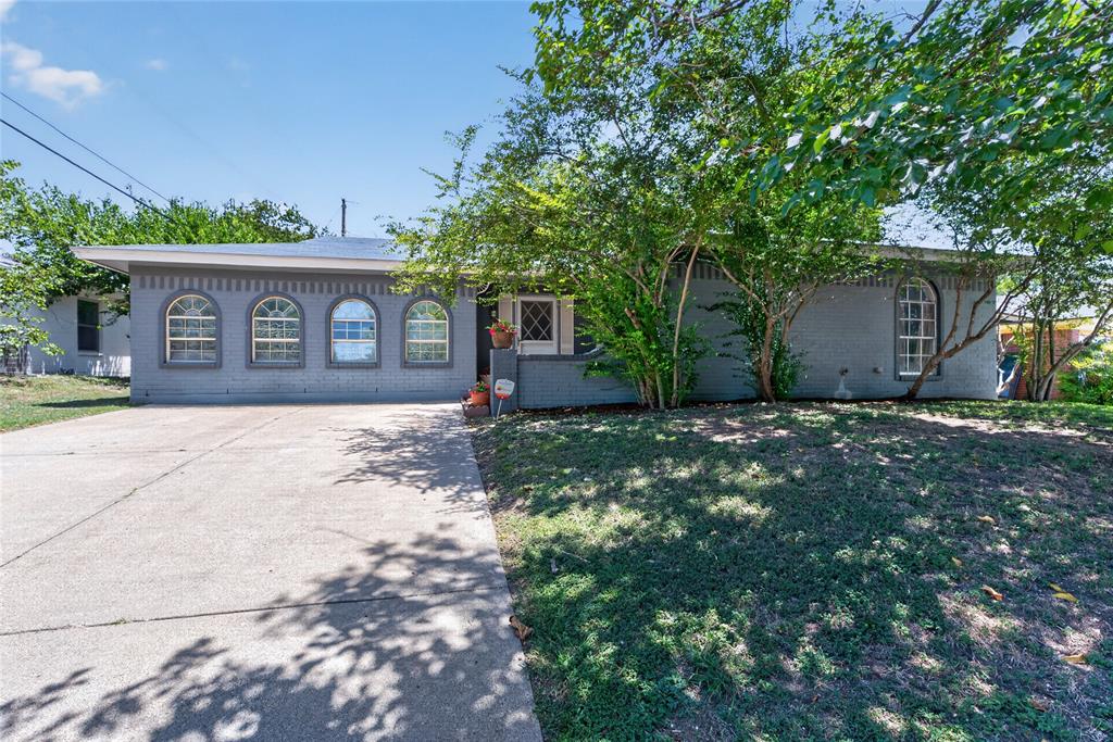 216 Rolling Hills Drive Property Photo 2