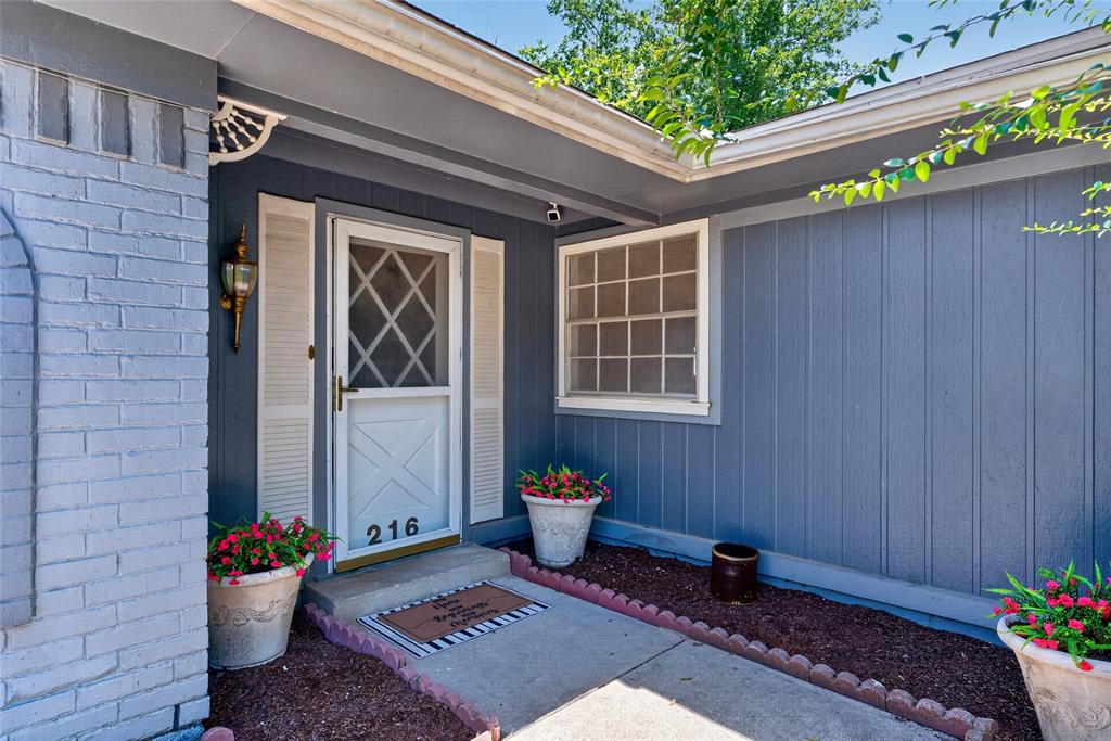 216 Rolling Hills Drive Property Photo 3