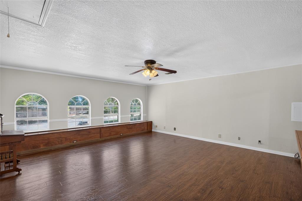 216 Rolling Hills Drive Property Photo 7