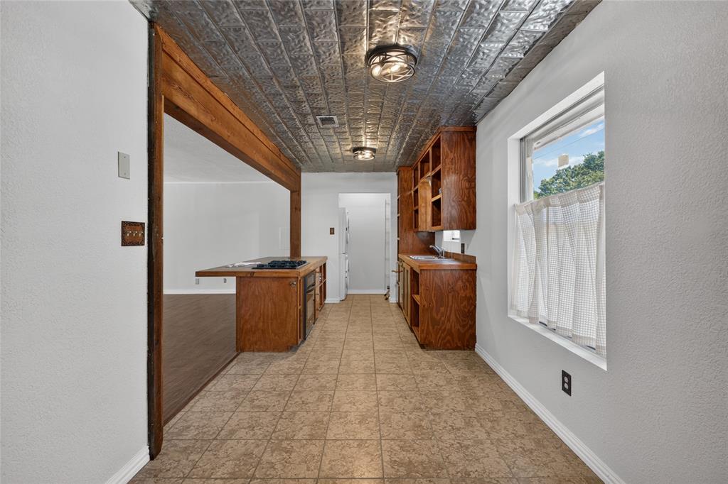 216 Rolling Hills Drive Property Photo 10