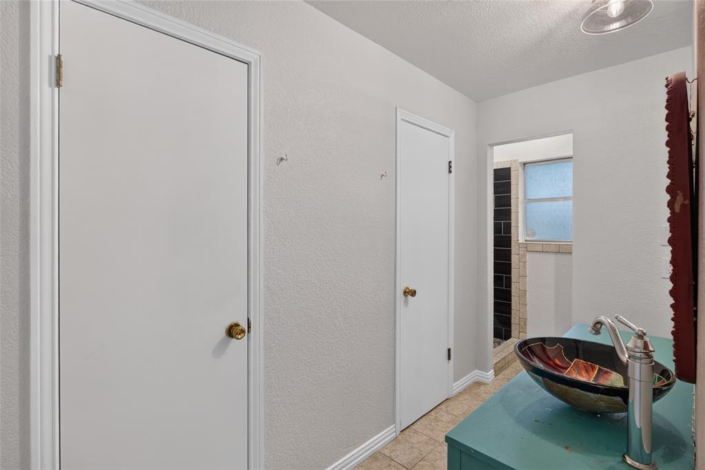 216 Rolling Hills Drive Property Photo 16