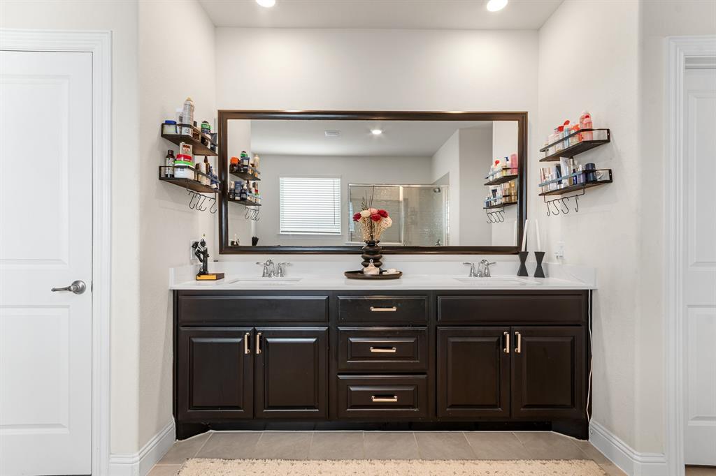 2625 Loudon Street Property Photo 16