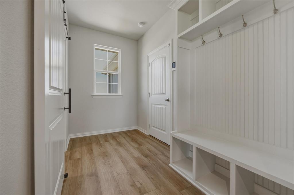 146 Aurora Avenue Property Photo 8