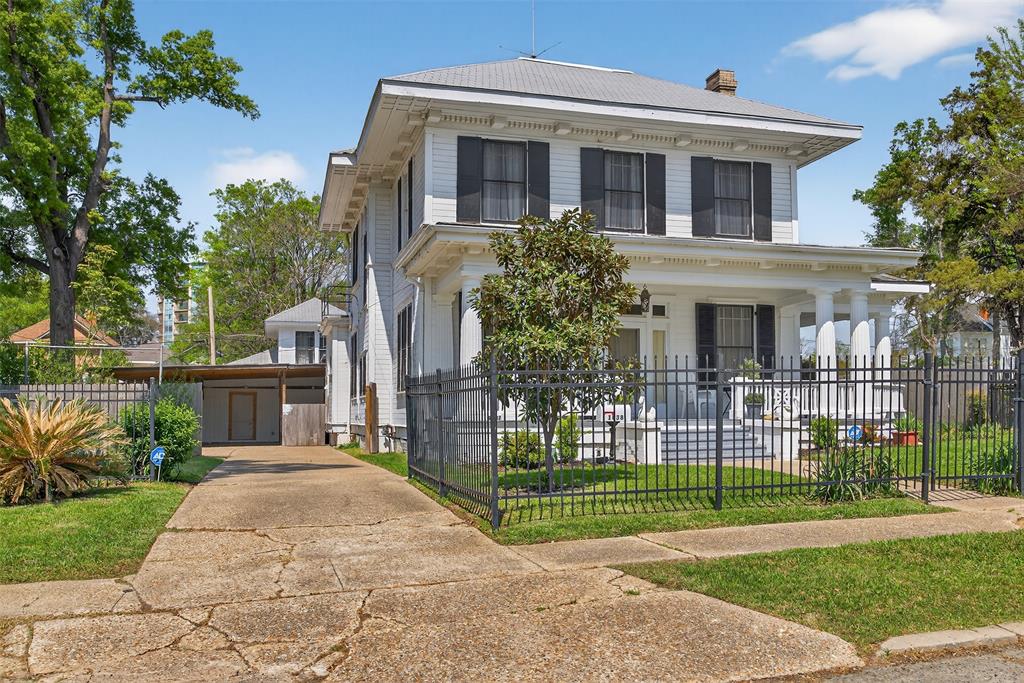 1038 College Street Property Photo 2