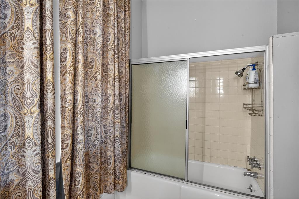 1038 College Street Property Photo 11