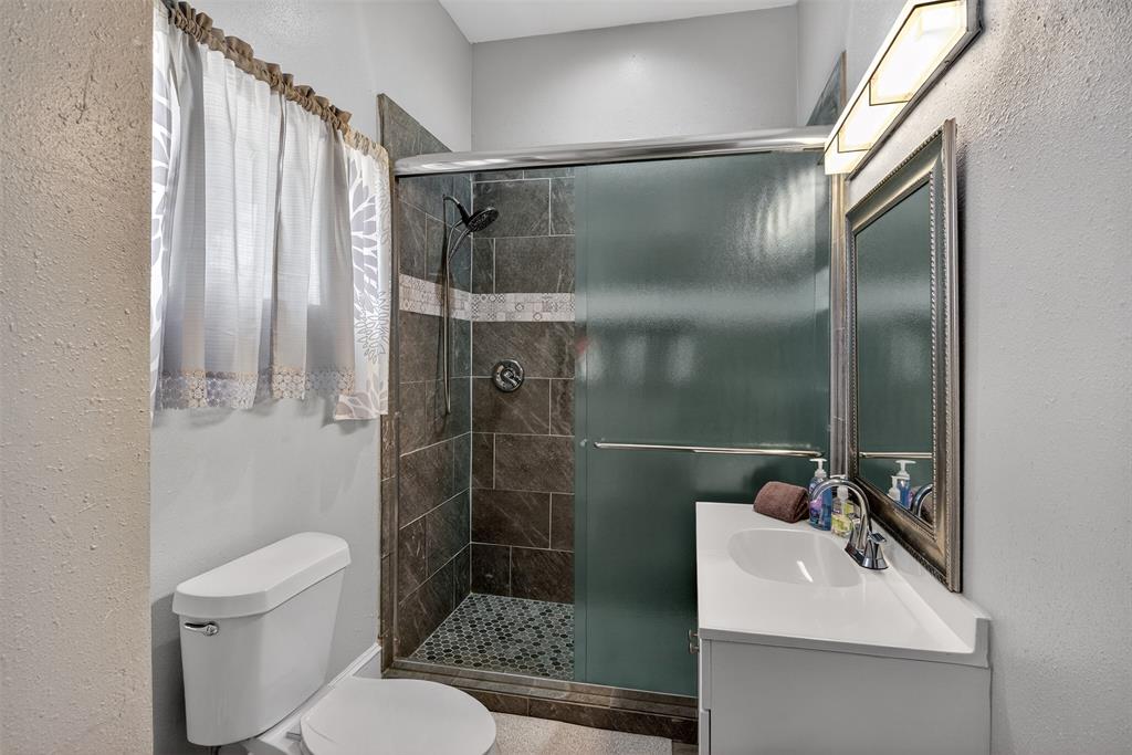 1038 College Street Property Photo 13