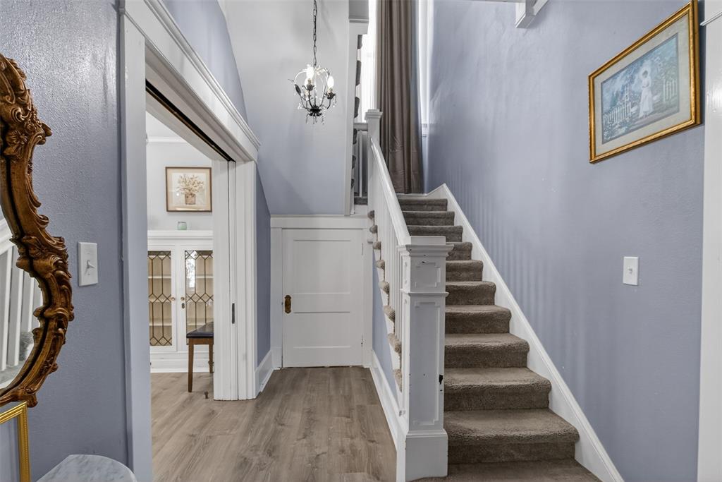 1038 College Street Property Photo 15
