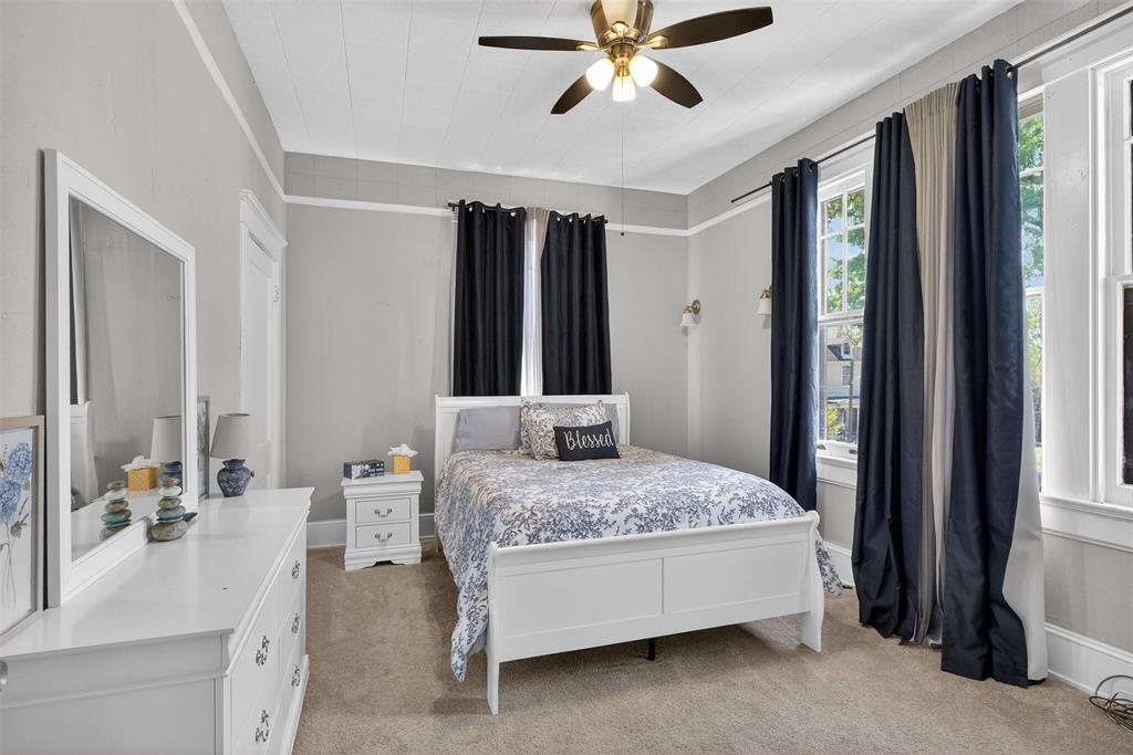 1038 College Street Property Photo 19