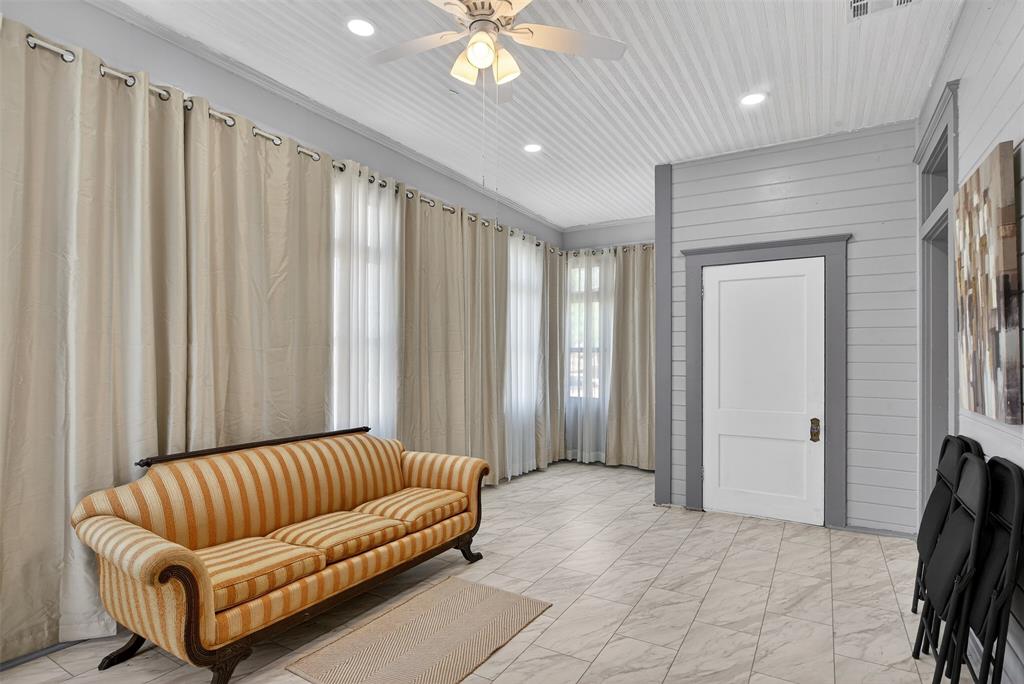 1038 College Street Property Photo 22