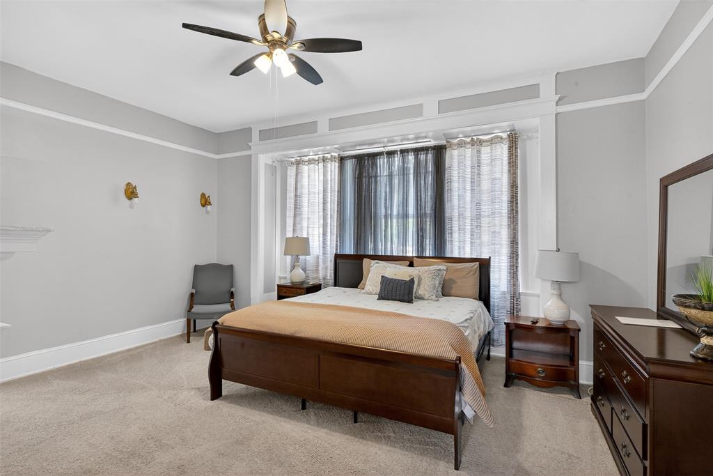 1038 College Street Property Photo 24