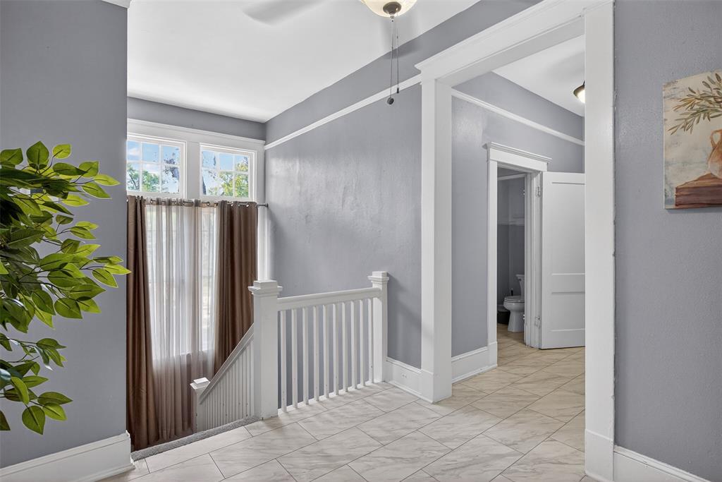 1038 College Street Property Photo 25
