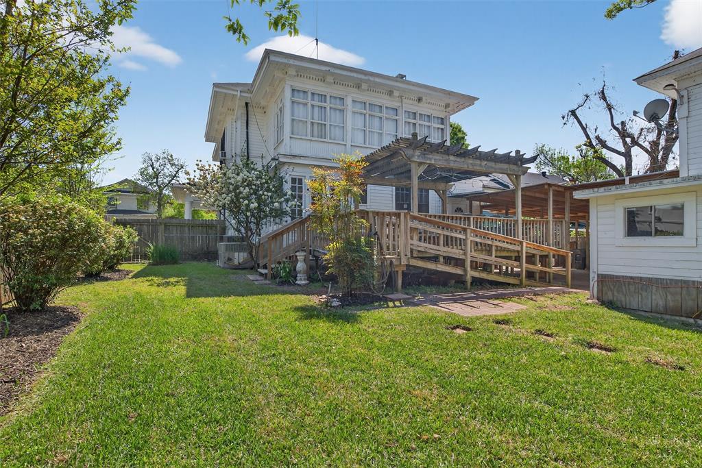 1038 College Street Property Photo 30